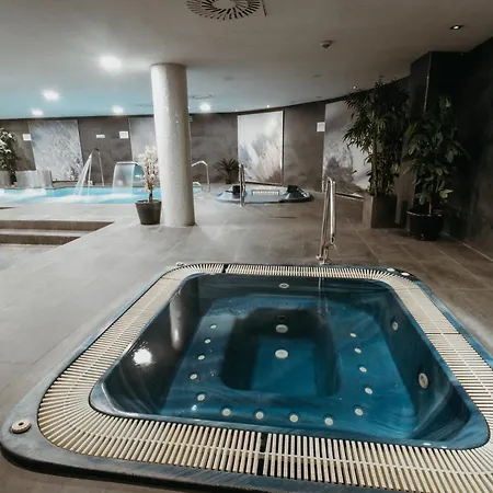 Azz Asturias Langrehotel & Hotell