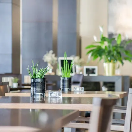 Hotell Azz Asturias Langrehotel &