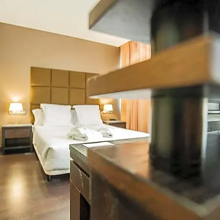מלון Azz Asturias Langrehotel & 4*