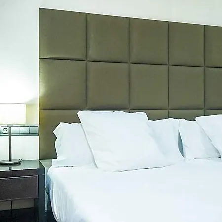 Azz Asturias Langrehotel & 4* לנגראו