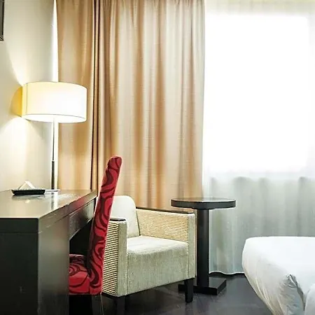 מלון Azz Asturias Langrehotel & 4*