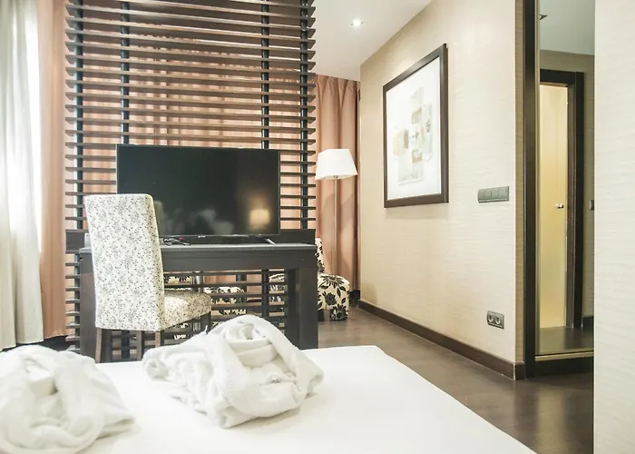 Azz Asturias Langrehotel & 酒店